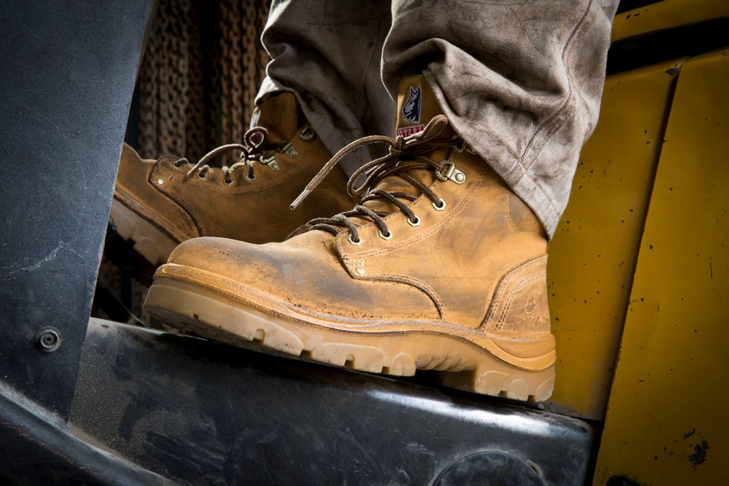 steel blue boots wheat - hip pocket workwear & safety